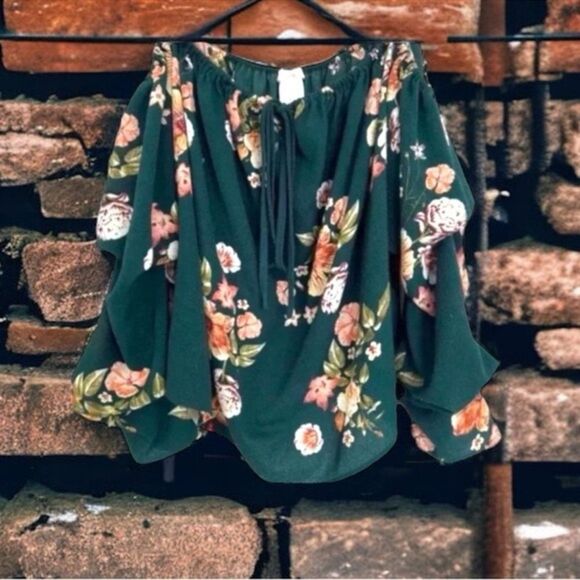🍭 inTu Top Green Floral Print Off The Shoulder Croppy Size Small EUC - Picture 14 of 16